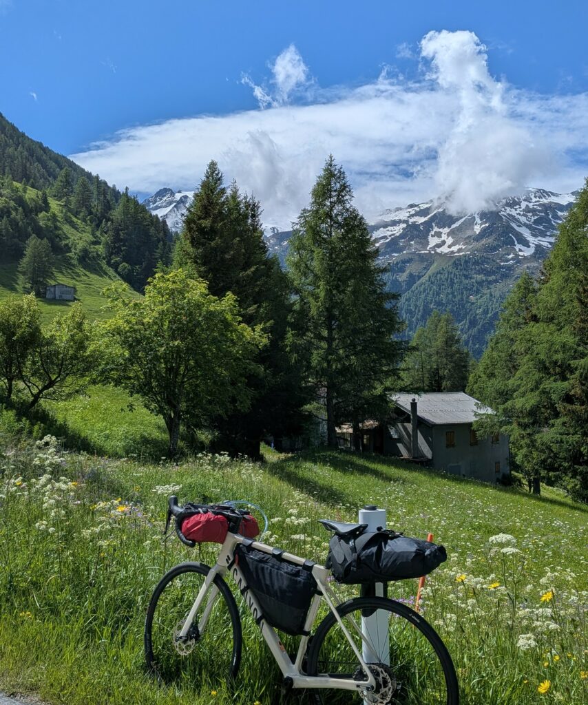 vélo bikepacking forclaz col