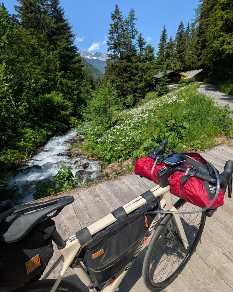 rivière vélo bikepacking