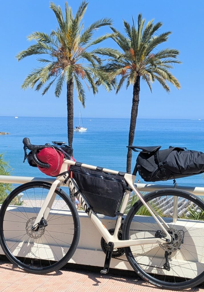 palmiers canyon endurace bikepacking sacoches bord de mer