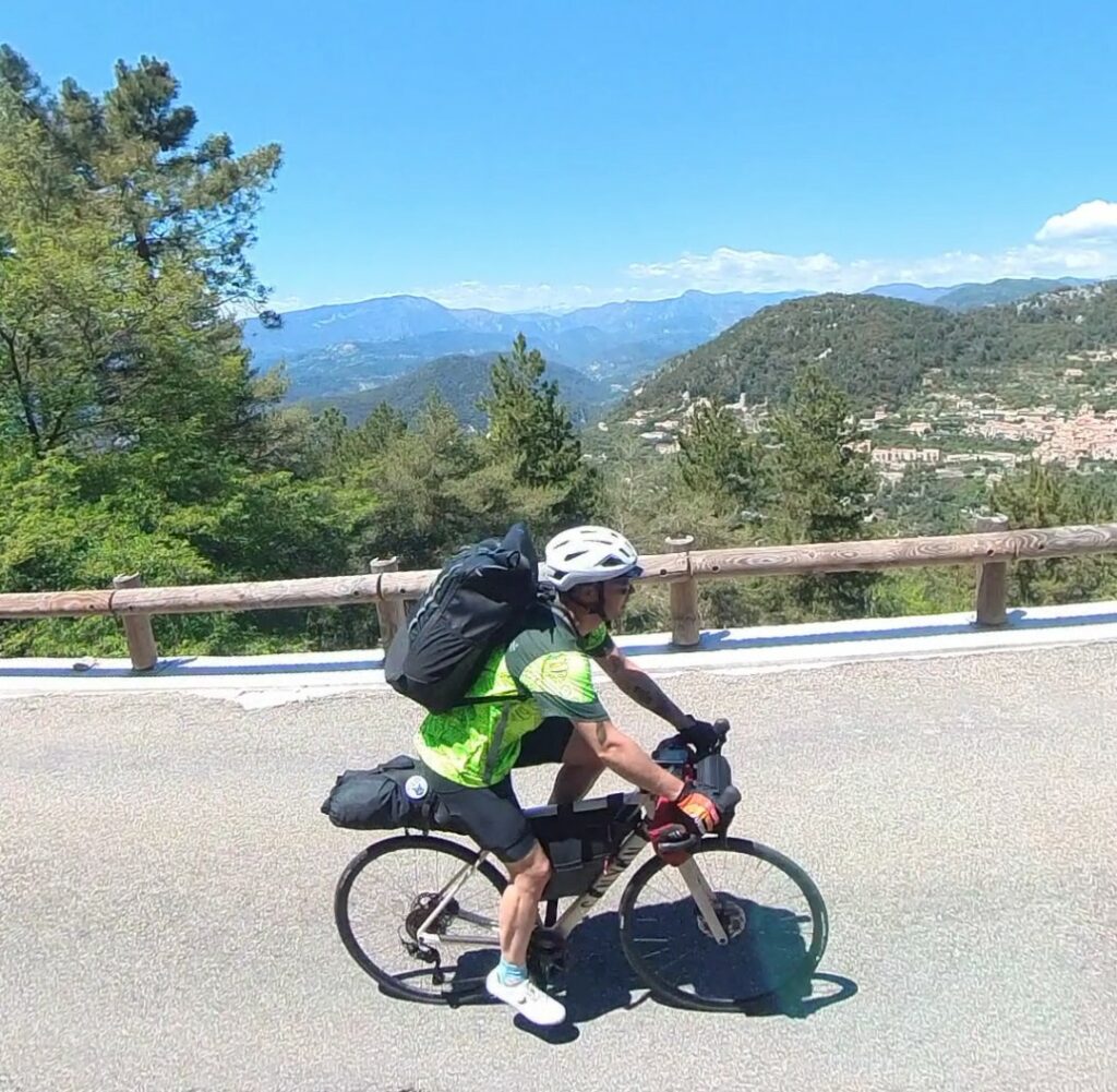 ascension col cycliste bikepacking